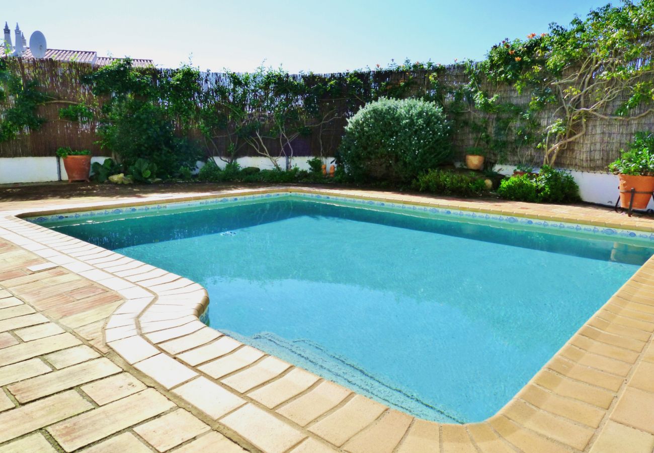 Villa in Luz - Casa Rosa Floresta (ML 7H)