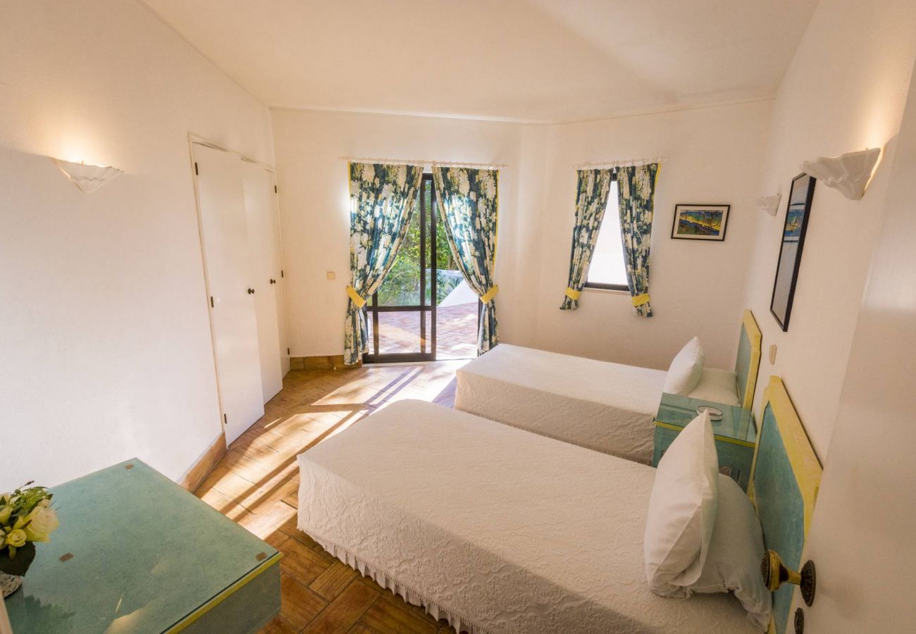 Villa in Lagos - Casa Veado, 4 bedroom villa with heated pool
