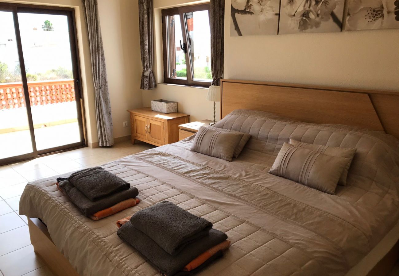 Villa in Montinhos da Luz - Vivenda Oasis