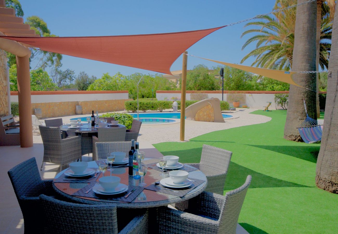 Villa in Montinhos da Luz - Vivenda Oasis