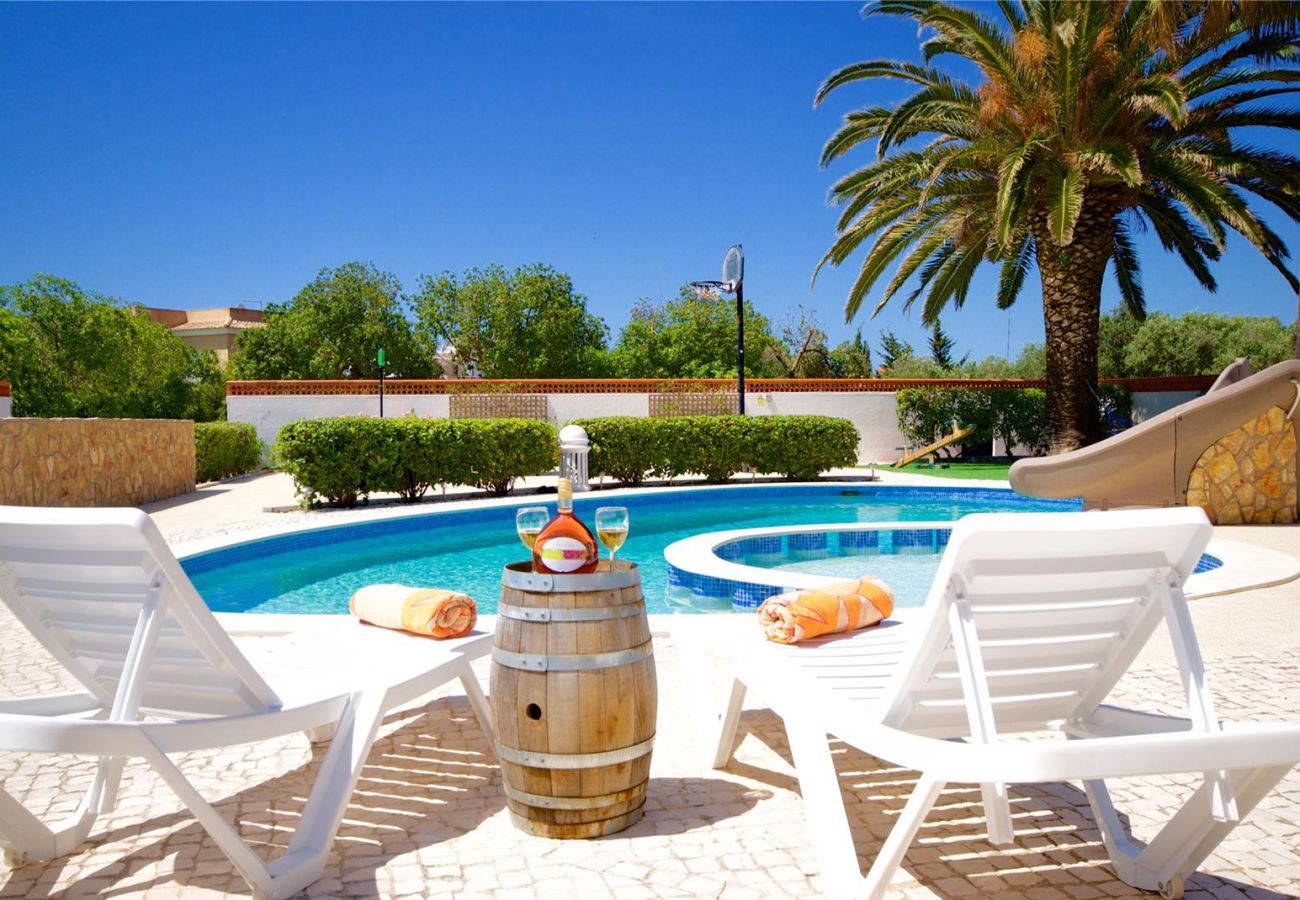 Villa in Montinhos da Luz - Vivenda Oasis