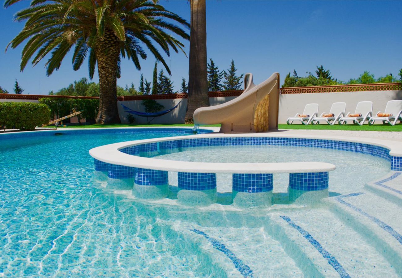 Villa in Montinhos da Luz - Vivenda Oasis