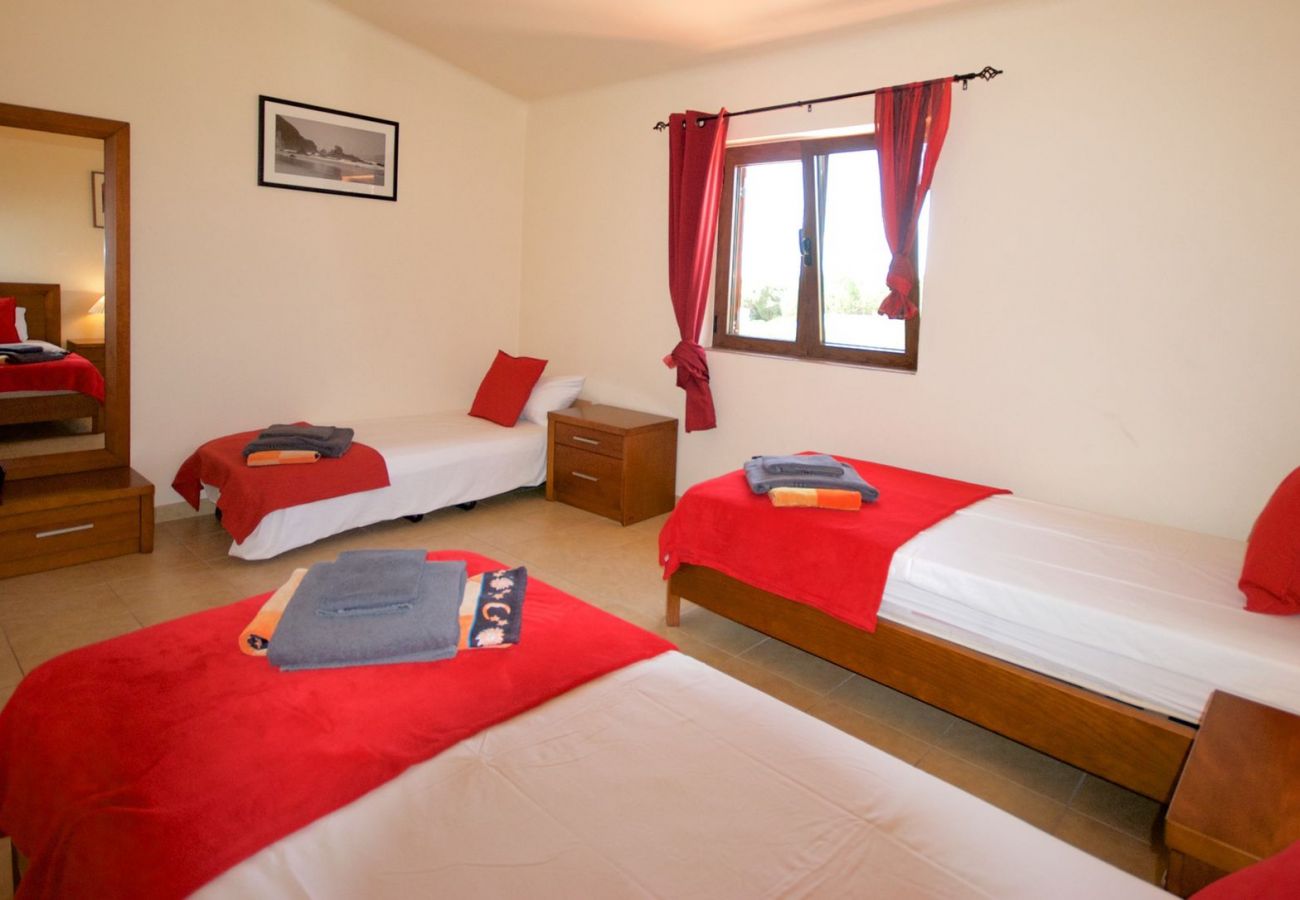 Villa in Montinhos da Luz - Vivenda Oasis